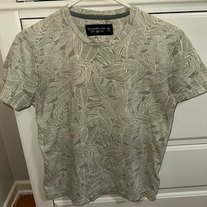 Abercrombie & Fitch Men’s Leaf-Print Short Sleeve T-Shirt.
